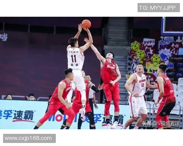 重庆篮球队战术揭秘：从攻防策略到团队协作的全面分析